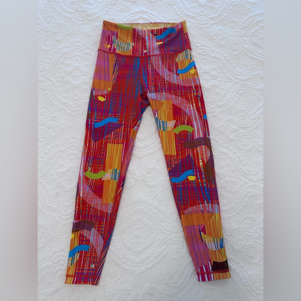W/TH Geometric Leggings.